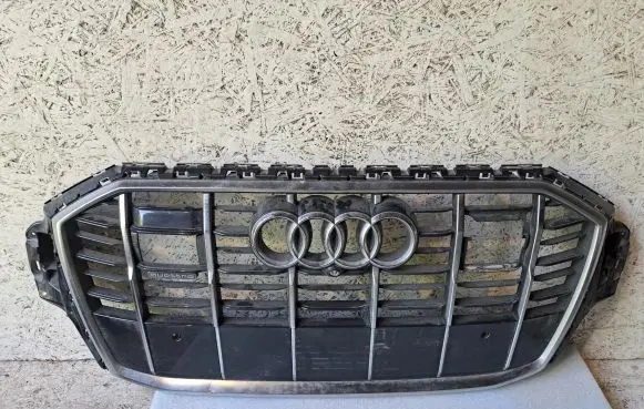 Audi Q7 4M Front grill