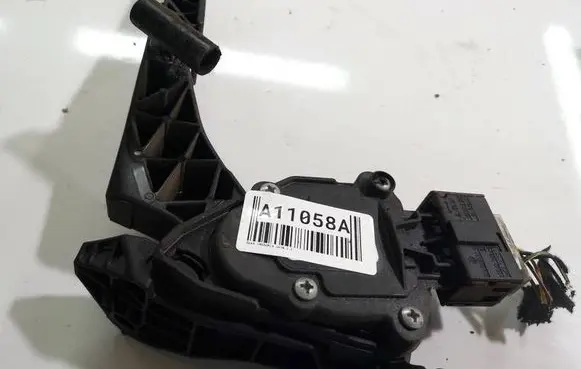 Opel Insignia A Accelerator throttle pedal 