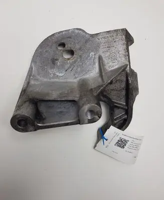 Volvo V40 Cross country Engine mounting bracket 31359638
