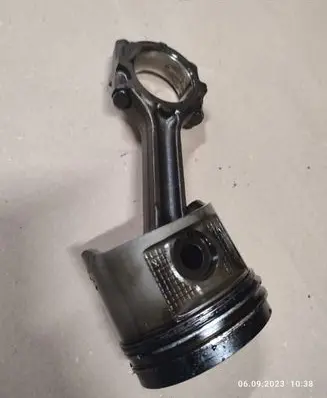 Nissan Navara D22 Piston with connecting rod
