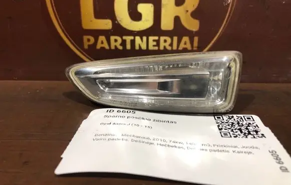 Opel Astra J Front fender indicator light 13273103