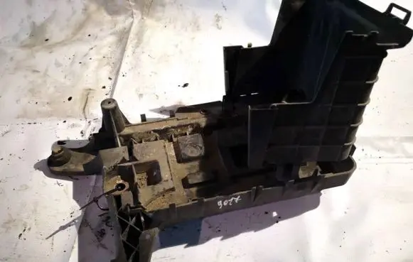 Volkswagen Tiguan Battery box tray 1k0915333c