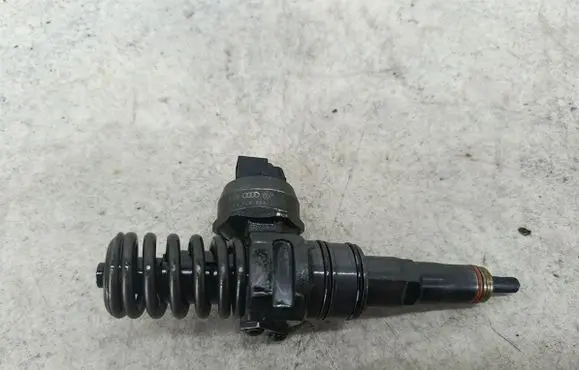 Volkswagen Jetta V Fuel injector 038130073AG