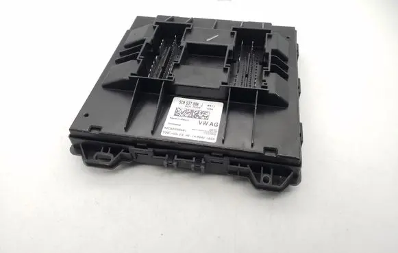 Volkswagen Jetta VI Central body control module 5C0937086J A2C82290601