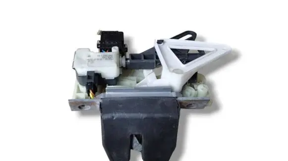 Volvo XC70 Tailgate/trunk/boot lock/catch/latch 30753828