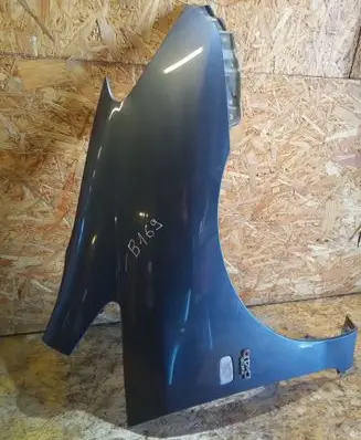 Toyota Corolla Verso E121 Fender