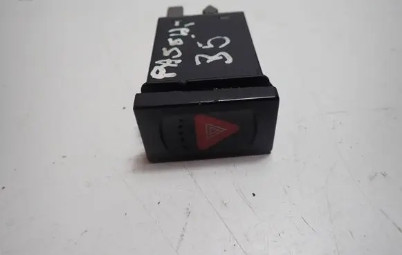 Volkswagen PASSAT B5 Hazard light switch 3B0953235B