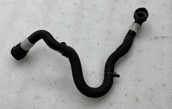 Tesla Model Y Electric car engine cooling hoses/pipes 107759400E