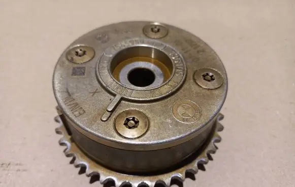 BMW 5 E60 E61 Camshaft pulley/ VANOS 7545959