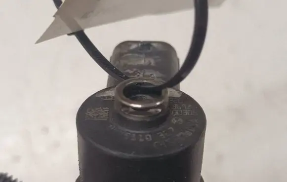 Opel Insignia A Fuel injector 0445110327