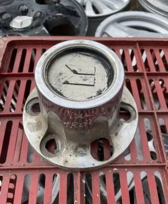 Isuzu Trooper Original wheel cap