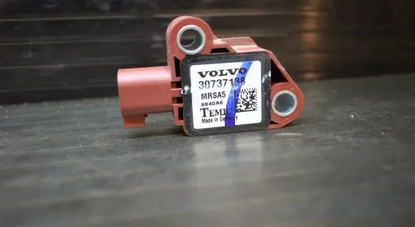 Volvo V50 Airbag deployment crash/impact sensor 30737138