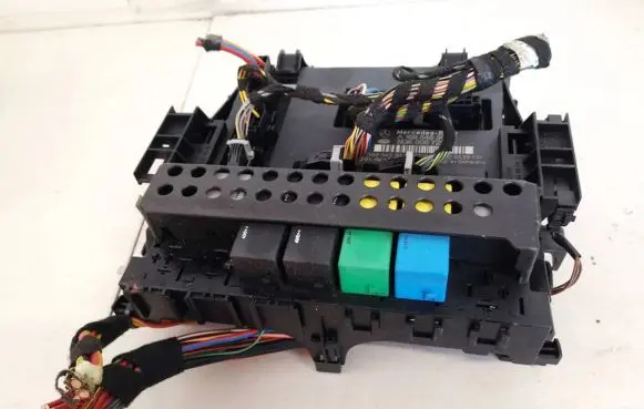 Mercedes-Benz A W169 Fuse box set a1695450001 a1695453032