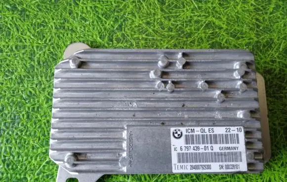 BMW 7 F01 F02 F03 F04 Air suspension control unit module (rear) 6797439 000339101 2840007929300