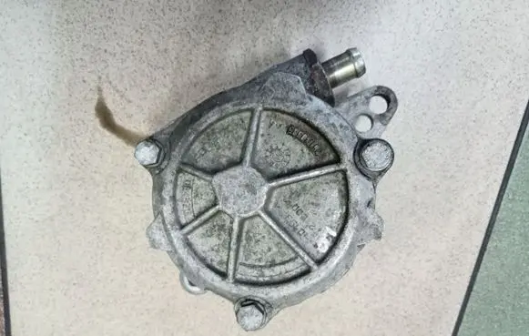 BMW 3 E46 Vacuum pump 96110885