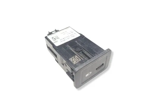 Mercedes-Benz Sprinter W907 W910 USB socket connector A2478200401 0049059 HW1744