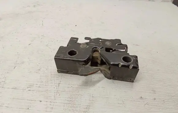 Engine bonnet/hood lock/catch