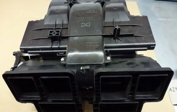 Air filter box