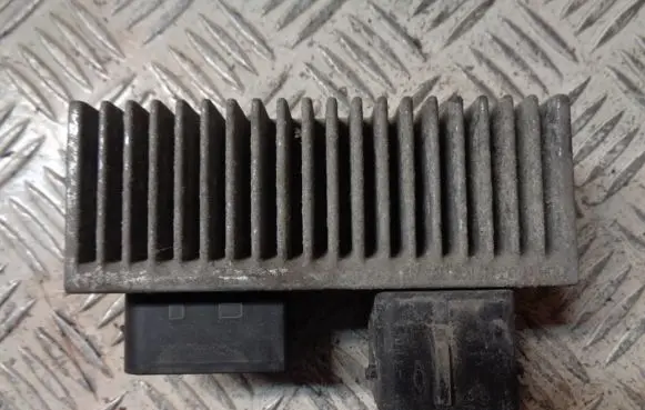 Nissan Note (E12) Glow plug pre-heat relay 8200558438