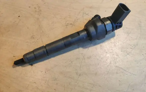 BMW 5 F10 F11 Fuel injector 0445110616 7810702 781070206