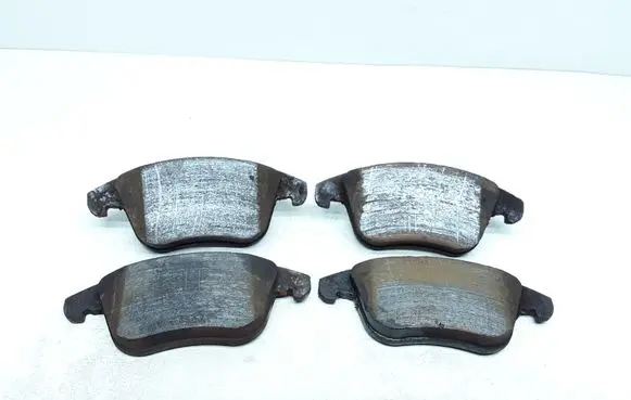 Volvo V70 Brake pads (front) 