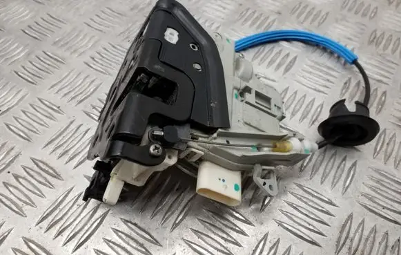 Audi A5 Sportback 8TA Front door lock 8J2837015C