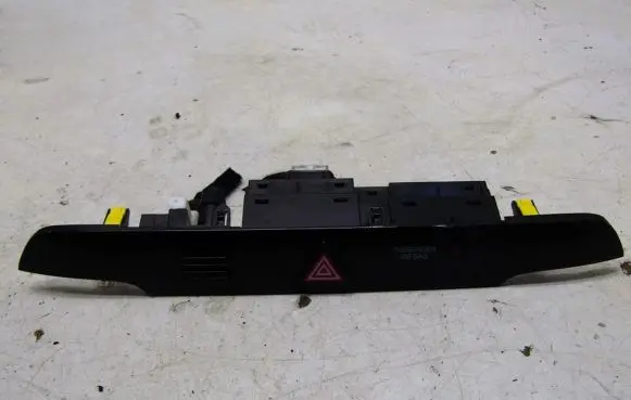 Hyundai Tucson TL Hazard light switch 93700-07800