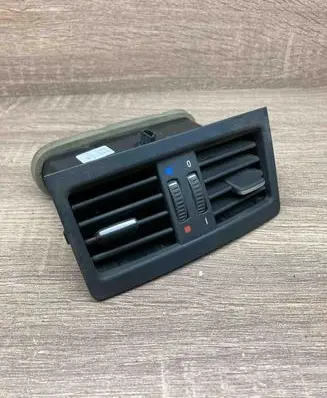 BMW 3 E90 E91 Rear air vent grill 7210639 USED