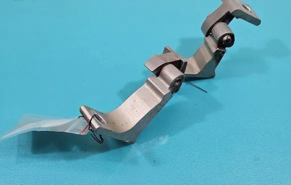 Rear door hinge set