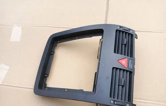 Volkswagen Touran I Dash center air vent grill 1T1819728C