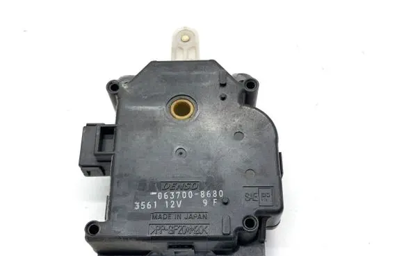 Toyota Avensis T250 Air flap motor/actuator 0637008680