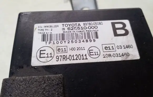 Toyota Avensis T270 Alarm control unit/module 625510000 8978005080