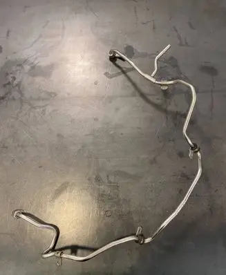 BMW M5 F90 Fuel injector supply line/pipe 13537852404