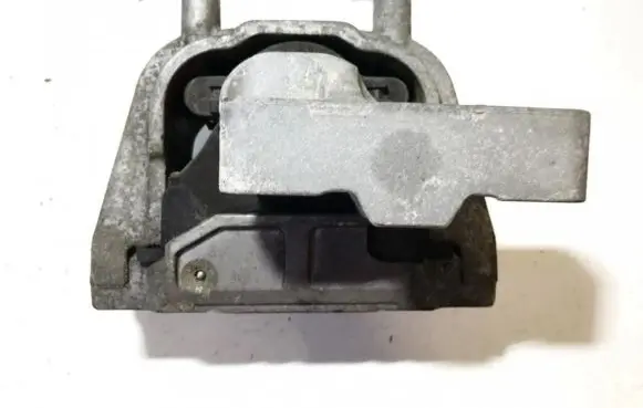Volkswagen PASSAT CC Engine mount bracket 3c0199555