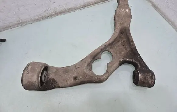 Front lower control arm/wishbone