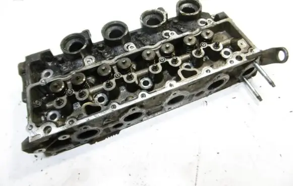 Peugeot 206 CC Engine head 9643477110