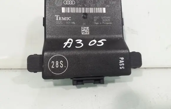 Audi A3 S3 A3 Sportback 8P Gateway control module 1K0907530F 1K0907951