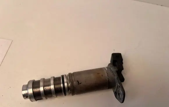 BMW 5 F10 F11 Camshaft vanos timing valve 13151880