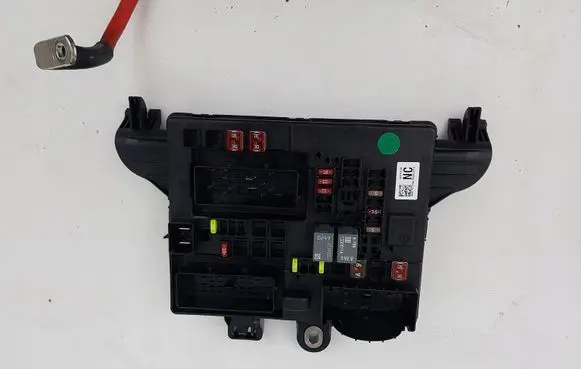 Opel Insignia A Fuse module 13277319