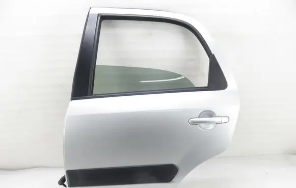 Suzuki SX4 Rear door