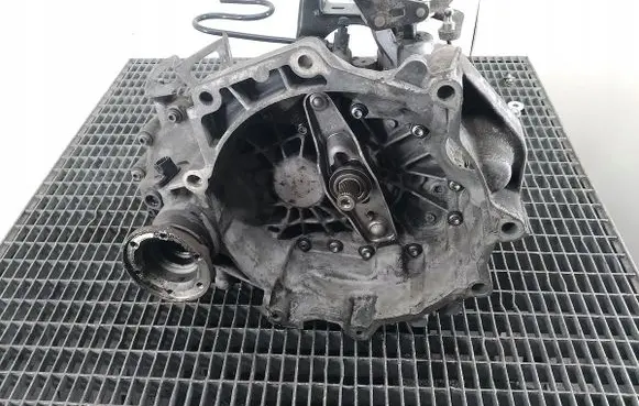 Volkswagen Fox Manual 5 speed gearbox HUY