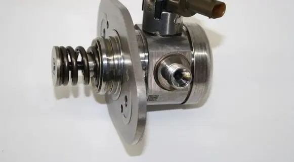 BMW X1 U11 Fuel injection high pressure pump 7934496