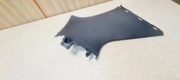(D)pillar trim (top)