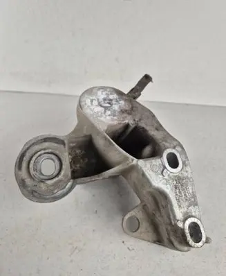 Engine mounting bracket