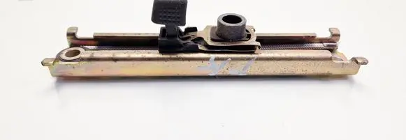 Volkswagen PASSAT B3 Seat belt adjustment rail 191857819