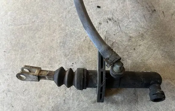 Mitsubishi Space Star Clutch master cylinder 30611705