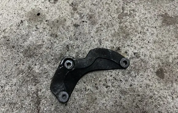BMW 5 E39 Generator/alternator bracket 2248561 11282248561