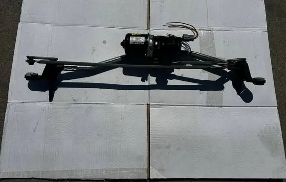 Dacia Sandero II Front wiper linkage and motor 288009321R W000031629 43154976