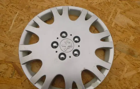 Peugeot 407 R16 wheel hub/cap/trim 9606PX