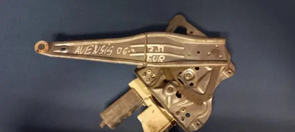 Toyota Avensis T250 Front door window regulator motor 992045100